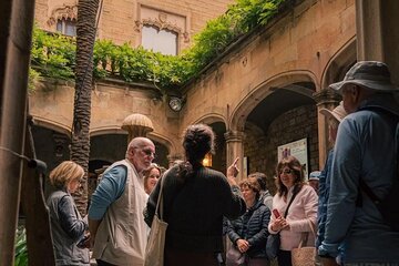 Private Barcelona Art and Tapas Walking Tour with Picasso Museum