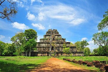 Koh Ker & Beng Mealea With Tour Guide and Luxury Minivan