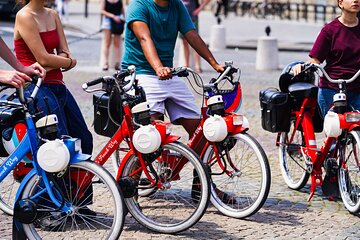 Private Tour of Chic Paris with Vintage French Bikes