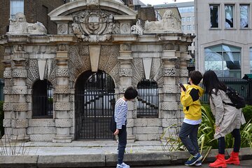 Self-Guided Tour of Westminster for Kids and Families in English