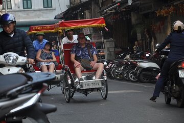 Private tour - Hanoi Old Quarter Cyclo Tour & Water Puppet Show