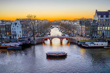 Amsterdam: Light Festival Shared Boat with unlimited drinks