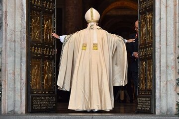 Jubilee 2025: Reserved entrance to St. Peter's and Holy Door 