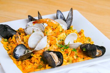 Paella Cooking Class in Madrid With Wine Pairings