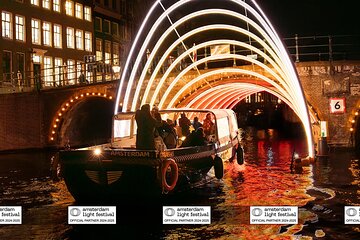 Amsterdam Light Festival Cruise with Dutch Snack and (Hot) drinks