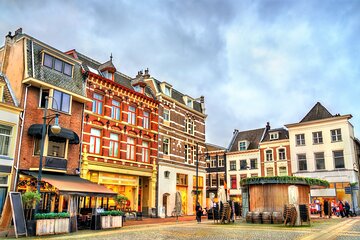 Private transfer: Amsterdam to Arnhem with 2h Sightseeing stop