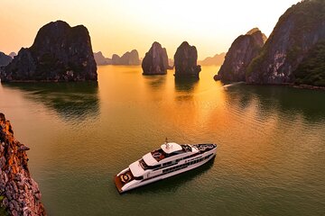 Hanoi to Ha Long Bay Premium Cruise with Buffet Lunch and Jacuzzi