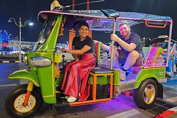 Bangkok Hungry Tuk Tuk Tour local food adventure Temples Markets 