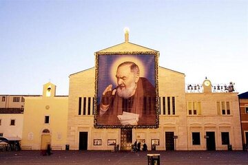 Visit to the shrine of Padre Pio in San Giovanni Rotondo from Rome