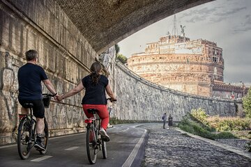 Rome from the Tiber: cycling tour through history and beauty
