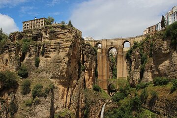 Private Full Day Tour from Seville to Granada via Ronda