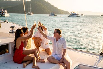 Santorini: Caldera Catamaran Sail & Swim with Lunch
