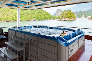 Gratiot Premium Cruise Elegant Fullday Halong Bay Escape 