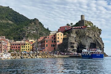 Cinque Terre Boat Tour from La Spezia with Food and Drink Included