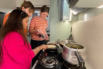 Lunch/Dinner and Cooking Class with a Local Family (3-4 hours) 