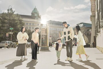 Families sightseeing photo shoot Prague