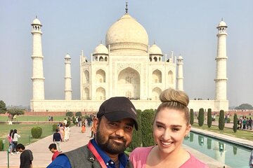 Day Trip to Taj Mahal, Agra Fort and Baby Taj from Delhi by Car