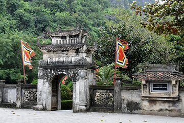 Hoa Lu Tam Coc Luxury Day Tour