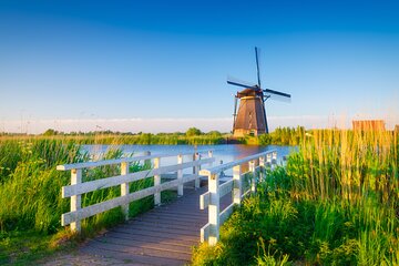 Private transfer: Amsterdam to Kinderdijk, 2h sightseeing stop