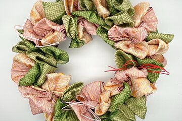 Handmade wreath experience using tatami mat edges in Tokyo