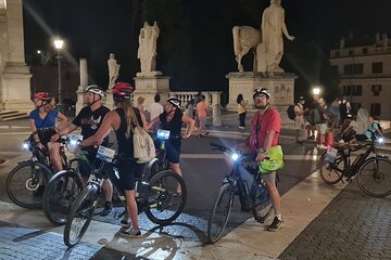 Guided Night Tour by E-bike with Typical Gelato in Rome