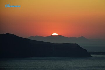 4 Hours Private Sightseeing Tour in Santorini