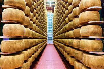 From Milan: Daytrip to Parma with Cheese Factory Tour and Lunch