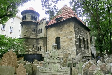 Private Tour of the Jewish Museum with Synagogues and Cemetery