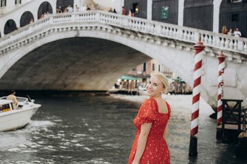 Timeless Romance Professional Photoshoot at Rialto Bridge
