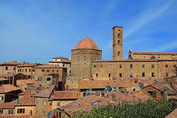 Private transfer Firenze - Pisa with stop in Volterra 