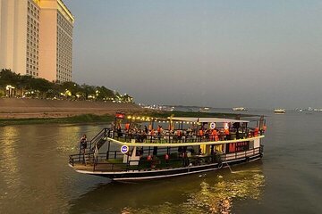 Phnom Penh: Sunset Cruise with Unlimited Beers & BBQ Buffet
