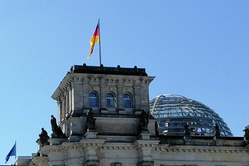 Express Tour Government District plus Visit Reichstag with Dome