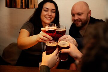 Small Group Neighborhood Tour With Beer & Pub Visits