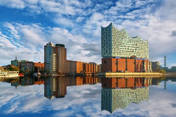 Private transfer from Amsterdam to Hamburg, 2h stop in Bremen