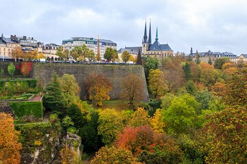 Private transfer: Amsterdam>Luxembourg, 2h Stop at Vianden Castle