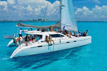 8hr All inclusive shared Catamaran experience-Premium drinks/food