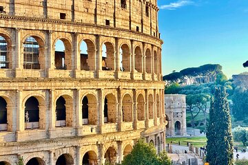Rome Exclusive Colosseum Guided Tour with Food & Wine Tasting