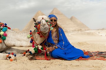 Pyramids, Egyptian Museum & Bazaar With Photographer