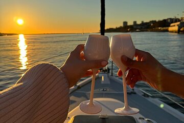 Shared Boat Tour by the River Douro with drinks and snacks