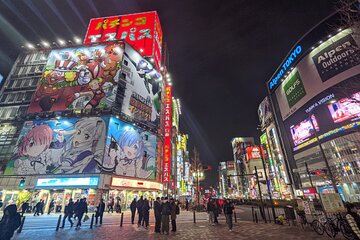 Tokyo Shinjuku Private Night Tour with Pachinko Gaming Experience