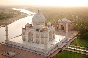 Full Day Agra Trip with Lunch By Car from Delhi