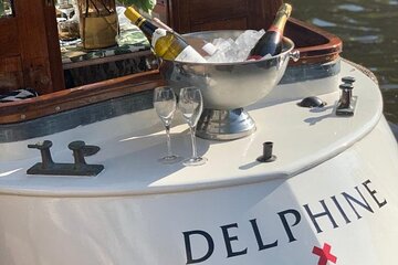 Marriage proposal on a romantic boat