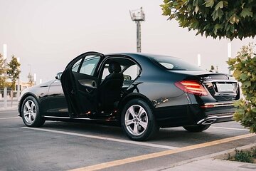 Sedan Departure Transfer from Medellin City to Medellin Airport