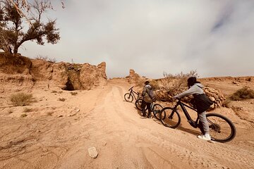 Electric Mountain Bike Tour in the Agafay Desert and Dinner 
