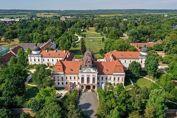 Sisi Palace Tour with Horse Show & Lunch