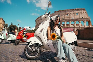 Rome: Vespa Tour with Photographer and Tiramisu treat