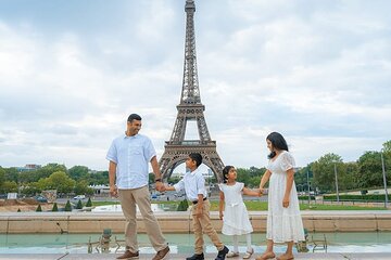  Paris Group Photoshoot with 30 Professional Photos