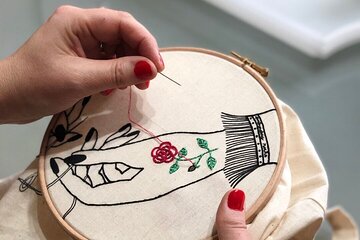 Embroidery class at Khmisa Workshop