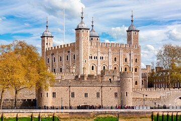 Tower of London Guided Tour with Nearby Rickshaw Ride