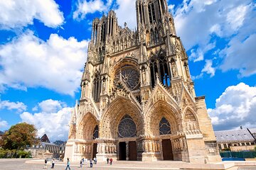 Holiday Taxi - from Brussels to Reims with 2h Stop in Waterloo